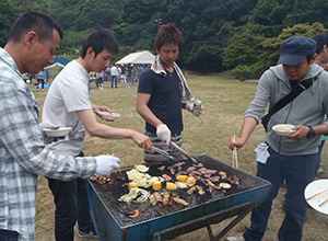 海浜清掃後のBBQ大会